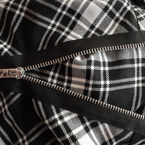 Tripp NYC Daang Goodman Plaid Skirt with Starps - Picture 4 of 5